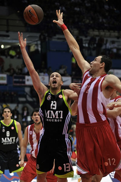 巴萨通过右 巴萨通过右